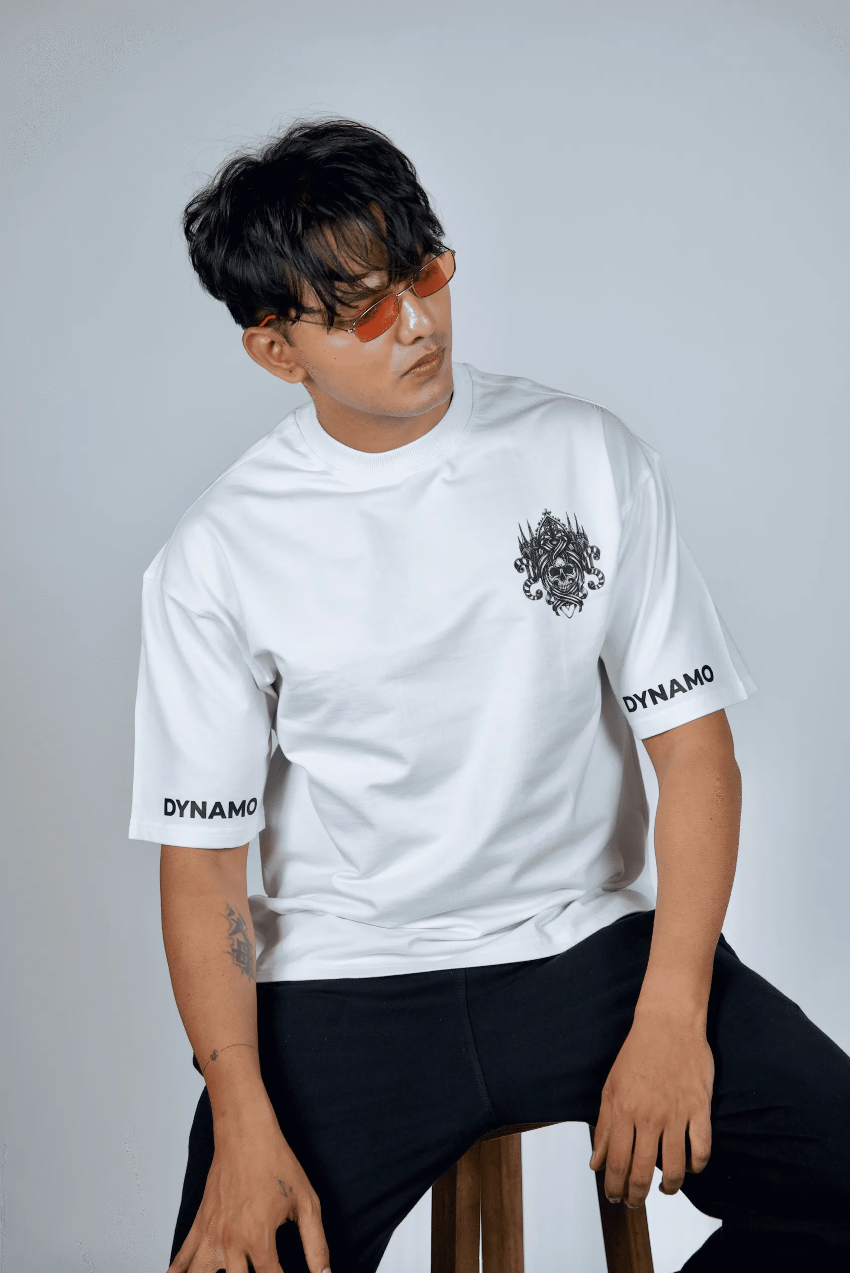 zoro-white-oversize-tshirt-sideview