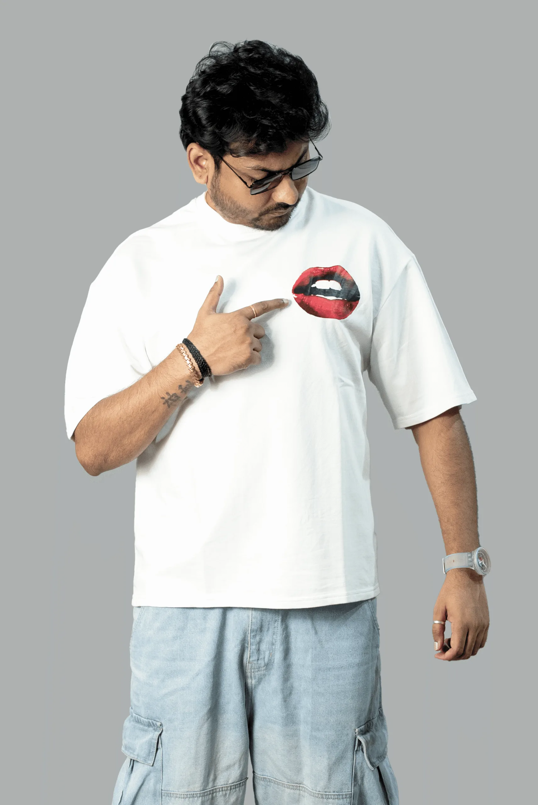 Red-flag-oversize-tshirt-closeup
