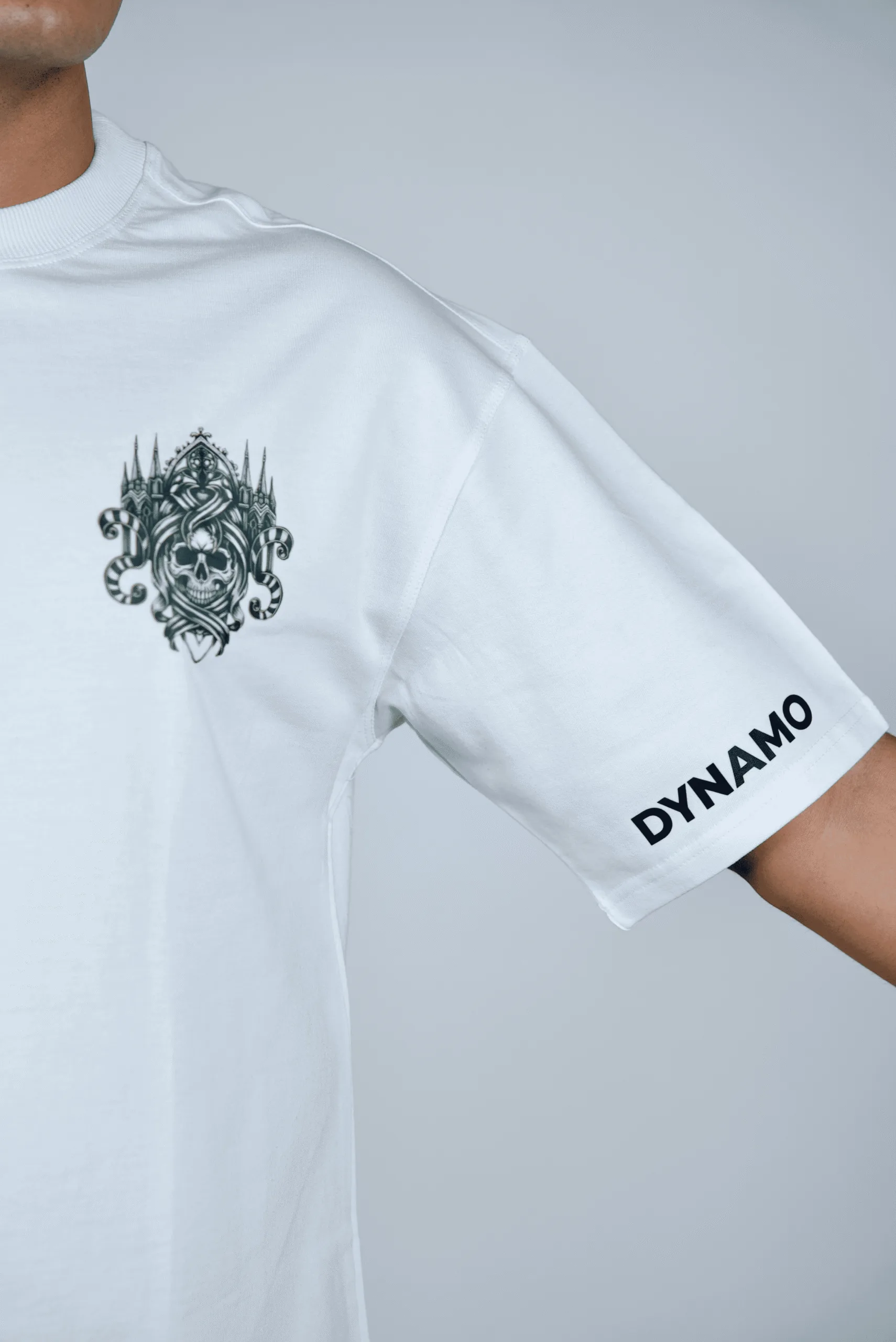 zoro-white-oversize-tshirt-closeup
